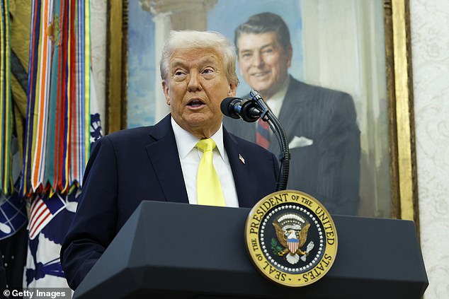 Donald Trump announces plan to attend Supreme Court hearing in Washington as justices prepare to debate legality of his sweeping tariff powers