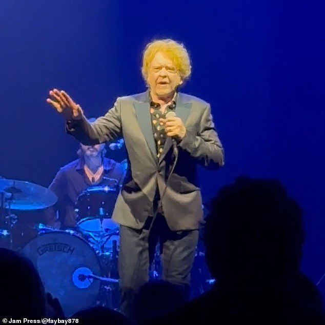 Singer Mick Hucknall Confronts Fan Disruptions and Reflects on Playful Past in Manchester Gig