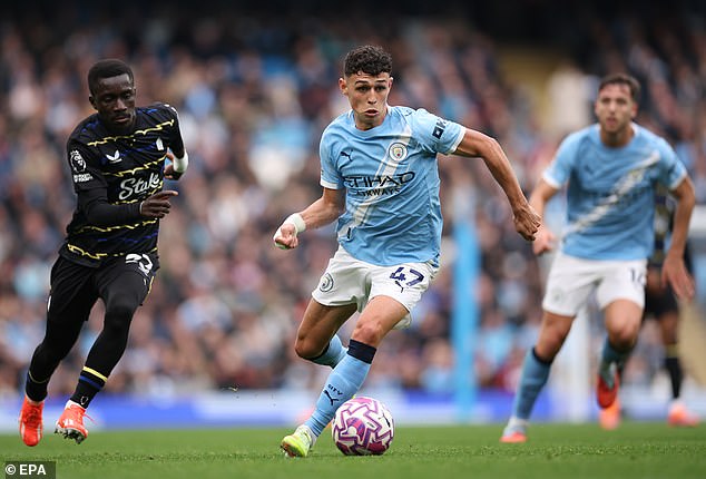 Phil Foden drives Manchester City’s dominant win over Everton at the Etihad as Pep Guardiola’s reshuffled side finds rhythm through creativity and control