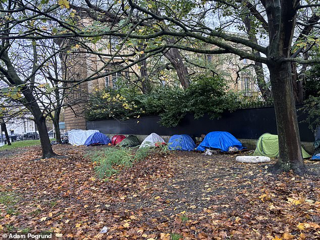 Homeless migrants continue to camp outside Apsley House causing tensions and disruption in central London