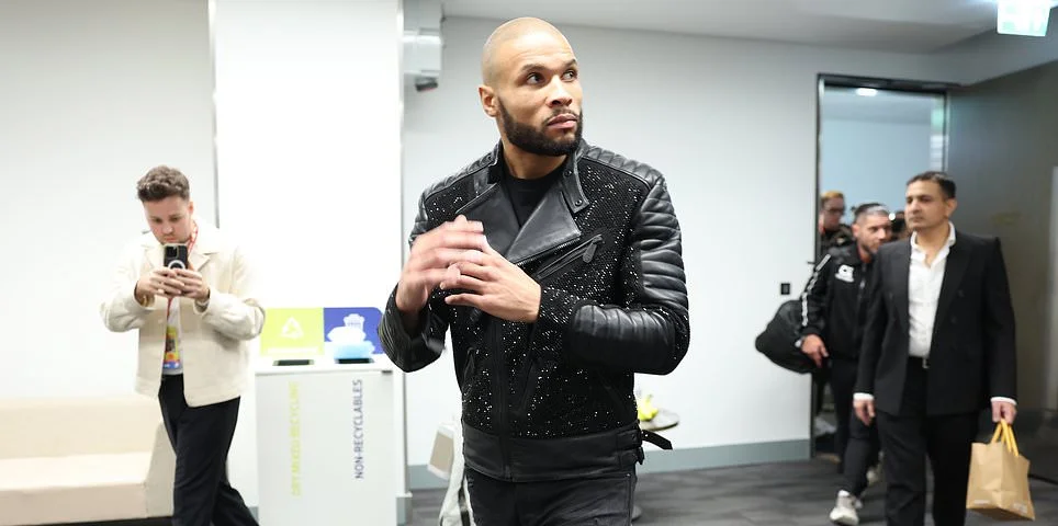 Chris Eubank Jr arrives with his father at Tottenham Hotspur Stadium as the rivalry with Conor Benn ignites another dramatic boxing night in north London
