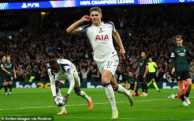 Micky van de Ven Scores Sensational Solo Goal to Propel Tottenham to 4-0 Win Against Copenhagen in London