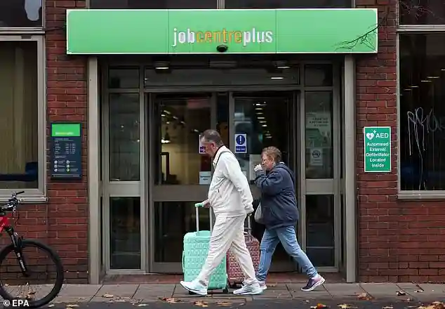 Peter Hitchens Urges Young People to Consider Leaving Britain Amid Political and Economic Turmoil