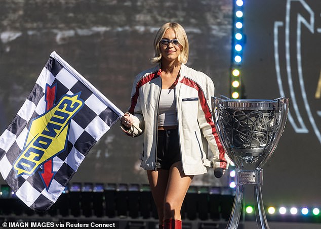 Sydney Sweeney Stuns Fans with Inspiring Speech and Celebrity Appearances at Nascar Championship Race in Phoenix